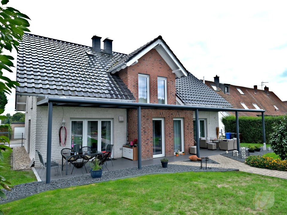 immobilie-einfamilienhaus-aussen Außenansicht eines Einfamilienhauses